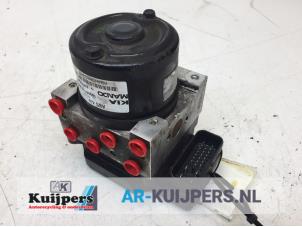 Usagé Pompe ABS Kia Cerato 1.5 CRDi 16V Prix € 40,00 Règlement à la marge proposé par Autorecycling Kuijpers