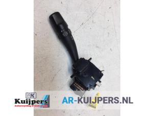 Usados Interruptor de indicador de dirección Kia Cerato 1.5 CRDi 16V Precio € 15,00 Norma de margen ofrecido por Autorecycling Kuijpers