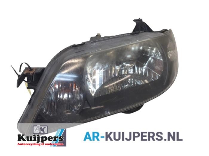 Używane Reflektor lewy Mazda 323 (BJ12) 1.6 16V Cena € 25,00 Procedura marży oferowane przez Autorecycling Kuijpers