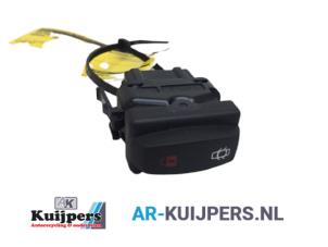 Used Central locking switch Renault Trafic New (FL) 2.5 dCi 16V 145 Price € 10,00 Margin scheme offered by Autorecycling Kuijpers