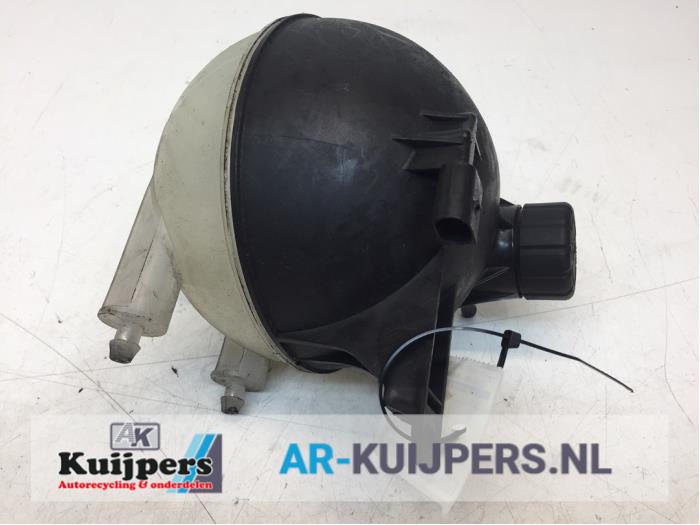 Expansion vessel from a Mercedes-Benz A (W169) 2.0 A-160 CDI 16V 5-Drs. 2005