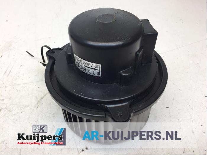 Heating and ventilation fan motor from a Kia Carens II (FJ) 1.8i 16V 2003