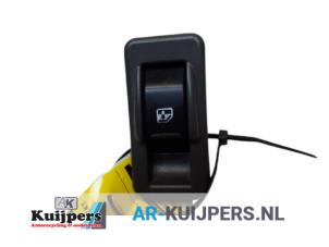 Used Electric window switch Mitsubishi Pajero Hardtop (V1/2/3/4) 2.8 TD ic Price € 10,00 Margin scheme offered by Autorecycling Kuijpers
