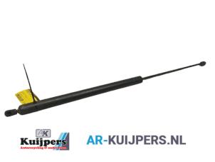 Used Rear gas strut, left Mercedes Vito (638.0) 2.2 CDI 108 16V Price € 20,00 Margin scheme offered by Autorecycling Kuijpers