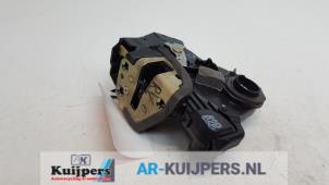 Used Front door lock mechanism 4-door, right Toyota Avensis Wagon (T25/B1E) 2.0 16V VVT-i D4 Price € 35,00 Margin scheme offered by Autorecycling Kuijpers