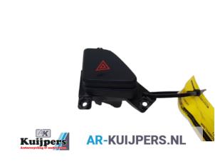 Usagé Commutateur éclairage d'urgence Hyundai i30 Crosswagon (WWH) 1.6 CVVT 16V Prix € 15,00 Règlement à la marge proposé par Autorecycling Kuijpers