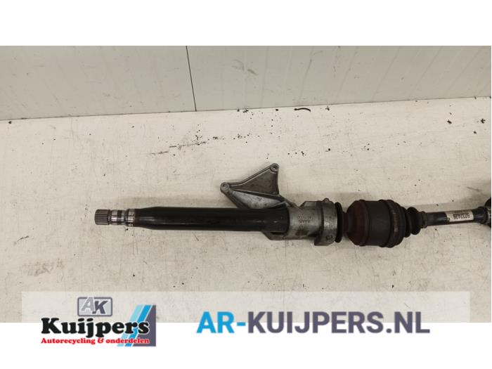 Front drive shaft, right from a Saab 9-5 (YS3E) 3.0 t V6 24V 2000