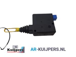 Used Central locking motor Saab 9-5 (YS3E) 3.0 t V6 24V Price € 20,00 Margin scheme offered by Autorecycling Kuijpers