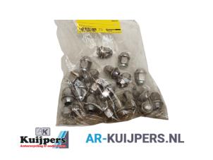 Used Set of wheel bolts Hyundai i30 Crosswagon (WWH) 1.6 CVVT 16V Price € 10,00 Margin scheme offered by Autorecycling Kuijpers