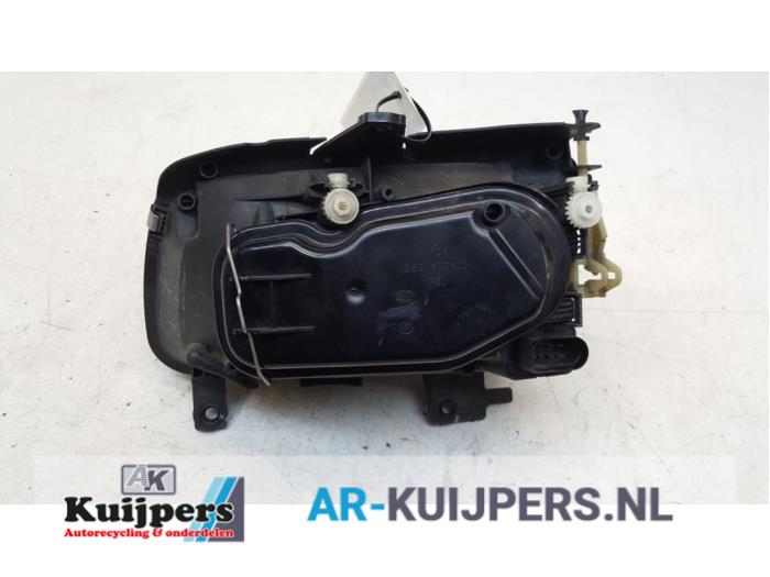 Headlight, right from a Volkswagen Polo III (6N2) 1.4 16V 75 2000