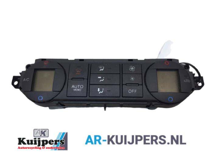 Używane Panel climatronic Ford Focus C-Max 1.6 TDCi 16V Cena € 25,00 Procedura marży oferowane przez Autorecycling Kuijpers