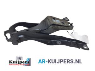 Used Bonnet Hinge Peugeot 308 (4A/C) 1.6 16V THP 150 Price € 20,00 Margin scheme offered by Autorecycling Kuijpers