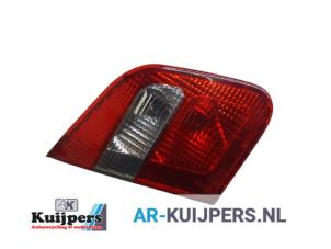 Używane Tylne swiatlo pozycyjne lewe Mitsubishi Carisma 1.8 GDI 16V Cena € 15,00 Procedura marży oferowane przez Autorecycling Kuijpers