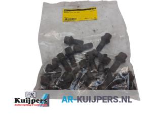 Used Set of bolts Mercedes Vito (639.6) 2.2 109 CDI 16V Price € 10,00 Margin scheme offered by Autorecycling Kuijpers