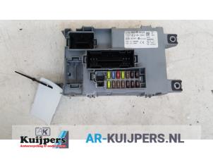 Usagé Boîte à fusibles Opel Combo 1.3 CDTI 16V ecoFlex Prix € 40,00 Règlement à la marge proposé par Autorecycling Kuijpers