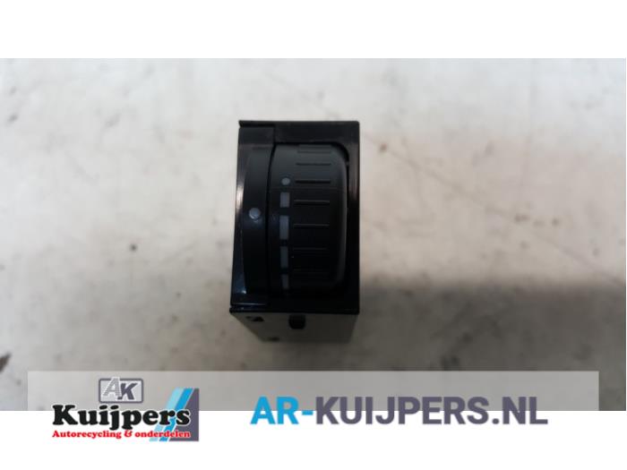 Używane Sciemniacz kokpitowy Subaru Forester (SH) 2.0D Cena € 15,00 Procedura marży oferowane przez Autorecycling Kuijpers
