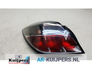 Used Taillight, left Opel Astra H GTC (L08) 1.4 16V Twinport Price € 15,00 Margin scheme offered by Autorecycling Kuijpers