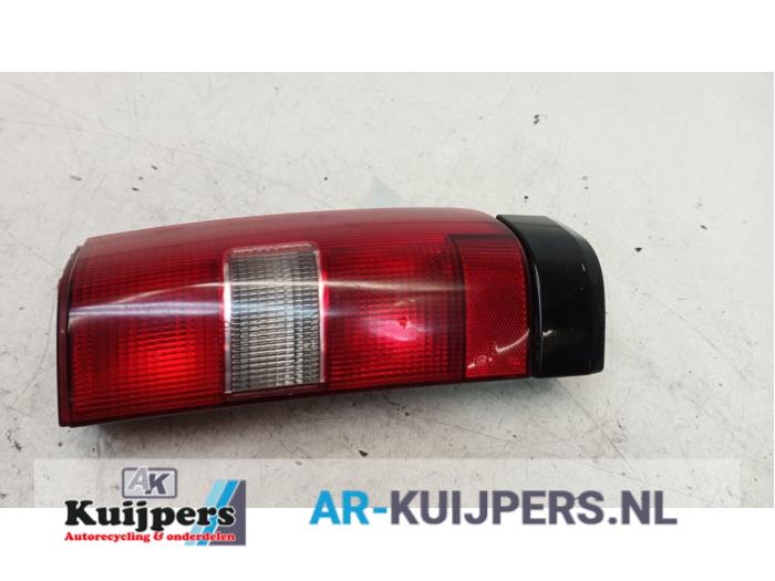 Taillight, right from a Volvo V70 (GW/LW/LZ) 2.5 T Turbo 20V 1999