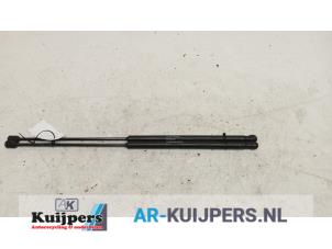 Gebrauchte Set Gasdämpfer Heckklappe Fiat Croma (194) 2.2 MPI 16V Preis € 15,00 Margenregelung angeboten von Autorecycling Kuijpers