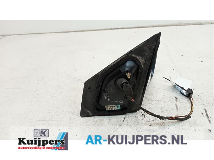 Wing mirror, right from a Toyota Yaris (P1) 1.4 D-4D 2003