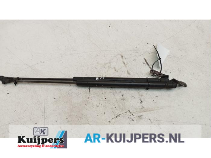 Shock absorber kit from a Toyota Yaris (P1) 1.4 D-4D 2003