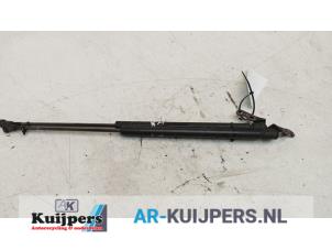 Used Shock absorber kit Toyota Yaris (P1) 1.4 D-4D Price € 25,00 Margin scheme offered by Autorecycling Kuijpers