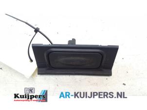 Używane Przelacznik pokrywy bagaznika Renault Clio III (BR/CR) 1.5 dCi 105 FAP Cena € 20,00 Procedura marży oferowane przez Autorecycling Kuijpers