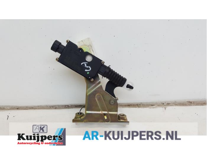 Używane Blokada dachu cabrio Citroen C3 Pluriel (HB) 1.4 Cena € 20,00 Procedura marży oferowane przez Autorecycling Kuijpers