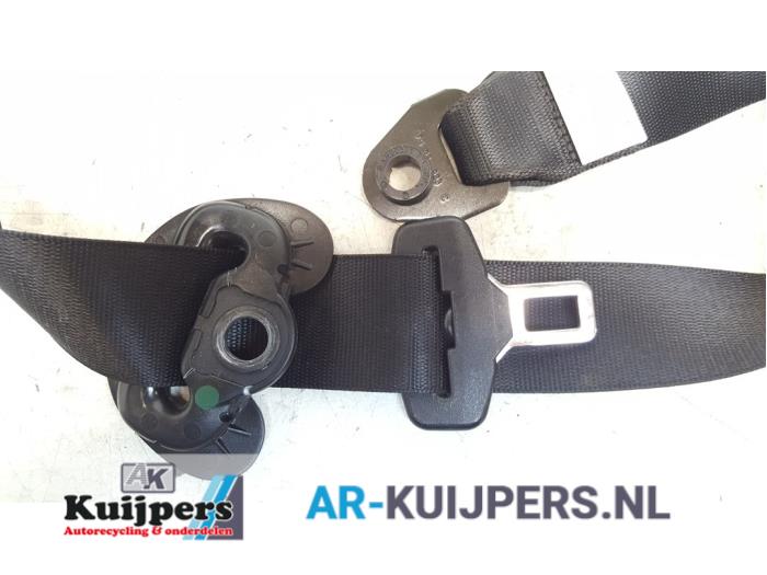 Front seatbelt, right from a BMW 5 serie (E60) 525i 24V 2003