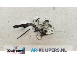 Used Bonnet lock mechanism Peugeot 207/207+ (WA/WC/WM) 1.6 16V Price € 10,00 Margin scheme offered by Autorecycling Kuijpers