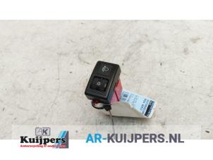 Usados Interruptor de regulador de altura Mazda Demio (DW) 1.5 16V Precio € 10,00 Norma de margen ofrecido por Autorecycling Kuijpers