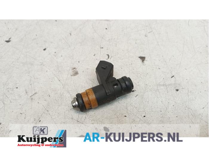 Injector (petrol injection) from a Renault Megane Break/Grandtour (KA) 1.4 16V 2000