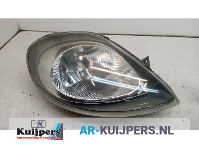 Headlight, right from a Nissan Primastar 1.9 dCi 80 2003