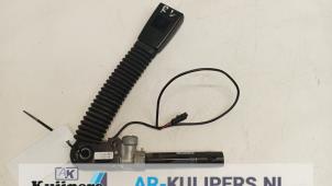 Used Front seatbelt buckle, right BMW 5 serie (E60) 520i 24V Price € 35,00 Margin scheme offered by Autorecycling Kuijpers