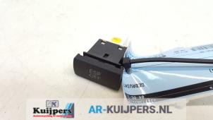 Usados Interruptor ESP Audi A6 Quattro (C6) 3.2 V6 24V FSI Precio € 10,00 Norma de margen ofrecido por Autorecycling Kuijpers