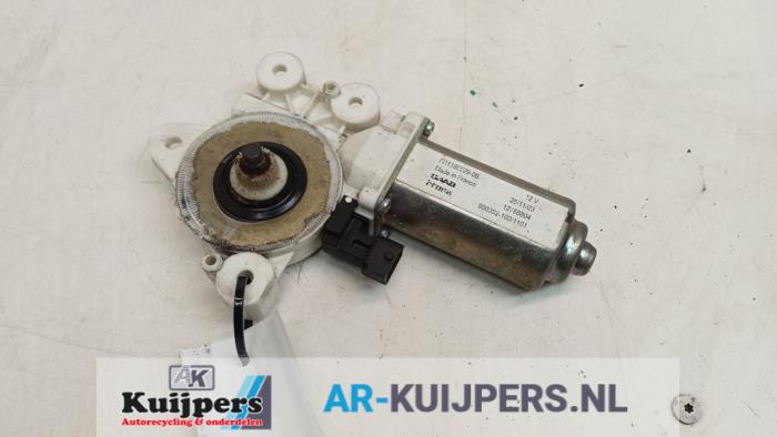 Usados Motor de ventanilla de puerta Saab 9-3 II Sport Sedan (YS3F) 1.8t 16V Precio € 15,00 Norma de margen ofrecido por Autorecycling Kuijpers