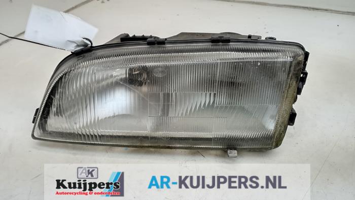 Używane Reflektor lewy Volvo C70 (NC) 2.3 Turbo 20V Cena € 35,00 Procedura marży oferowane przez Autorecycling Kuijpers