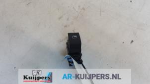 Używane Przelacznik elektrycznej szyby Volkswagen Golf VI (5K1) 1.6 Cena € 10,00 Procedura marży oferowane przez Autorecycling Kuijpers