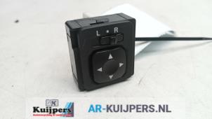 Używane Przelacznik lusterka Mitsubishi Outlander (CU) 2.0 16V 4x2 Cena € 10,00 Procedura marży oferowane przez Autorecycling Kuijpers