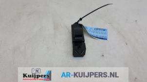 Used Electric window switch Mitsubishi L-200 2.5 DI-D 4x4 Price € 10,00 Margin scheme offered by Autorecycling Kuijpers