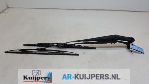 Used Front wiper arm Mitsubishi L-200 2.5 DI-D 4x4 Price € 25,00 Margin scheme offered by Autorecycling Kuijpers