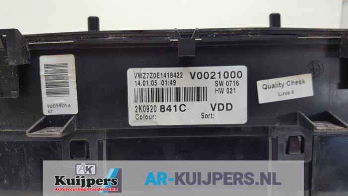 Cuentakilómetros de un Volkswagen Caddy III (2KA,2KH,2CA,2CH) 2.0 SDI 2005