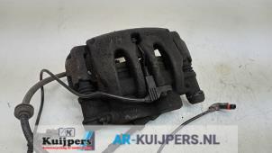 Used Front brake calliper, right Mercedes Vito (639.7) 2.2 113 CDI 16V Euro 5 Price € 30,00 Margin scheme offered by Autorecycling Kuijpers