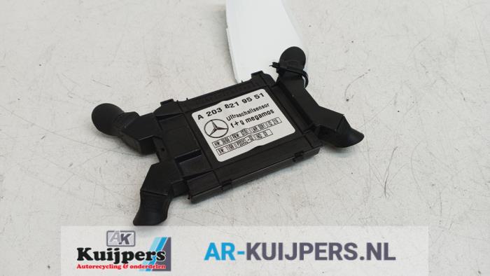 Używane Modul alarmu Mercedes C Sportcoupé (C203) 2.0 C-200K 16V Cena € 15,00 Procedura marży oferowane przez Autorecycling Kuijpers