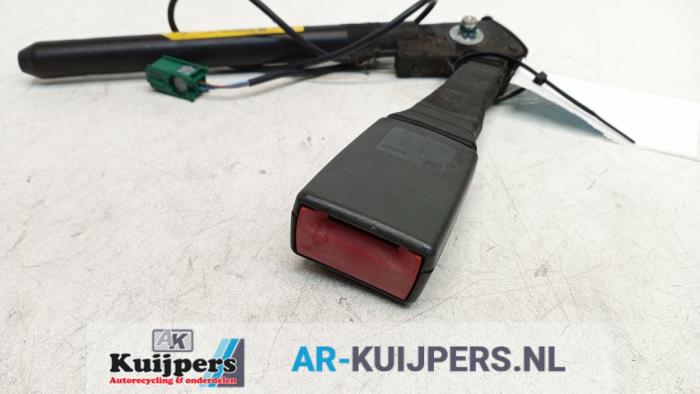 Front seatbelt buckle, right from a Opel Corsa D 1.3 CDTi 16V Ecotec 2009