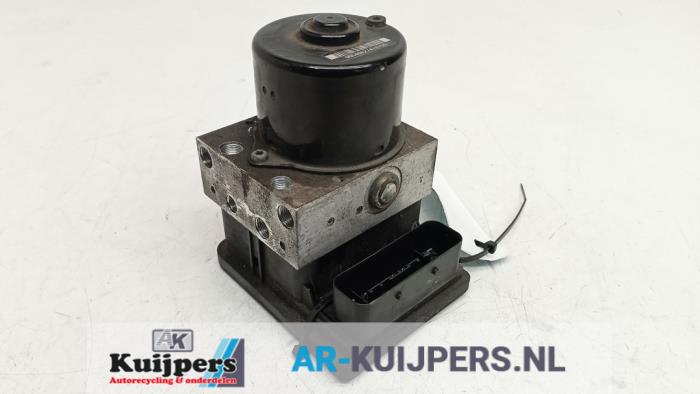 Begagnade ABS-pump Opel Zafira Mk.II (M75) 1.9 CDTI Pris € 45,00 Marginaltabell erbjuds av Autorecycling Kuijpers