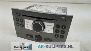 Usados Reproductor de CD y radio Opel Zafira Mk.II (M75) 1.9 CDTI Precio € 40,00 Norma de margen ofrecido por Autorecycling Kuijpers