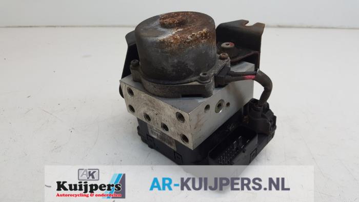 Używane Pompa ABS Honda HR-V (GH) 1.6 16V 4x2 Cena € 50,00 Procedura marży oferowane przez Autorecycling Kuijpers