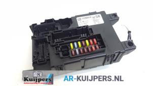 Usados Caja de fusibles Opel Corsa D 1.4 16V Twinport Precio € 45,00 Norma de margen ofrecido por Autorecycling Kuijpers
