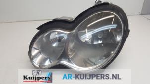 Used Headlight, left Mercedes C Combi (S203) 2.2 C-200 CDI 16V Price € 65,00 Margin scheme offered by Autorecycling Kuijpers